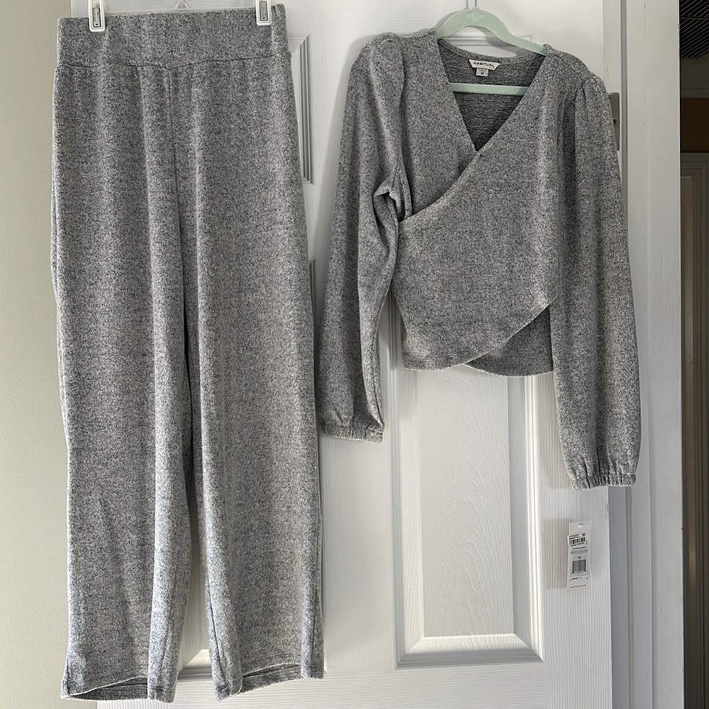 Kids 12 tracksuit from Bloomingdale’s never worn the brand is Habitual
